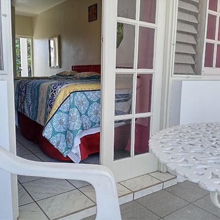 Ridgeway Guest House Монтего Бей Екстериор снимка