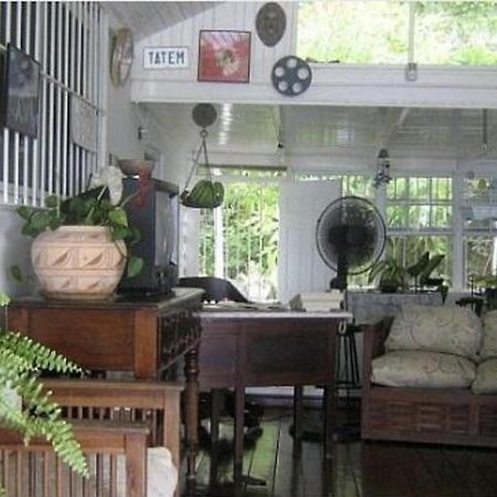 Ridgeway Guest House Монтего Бей Екстериор снимка