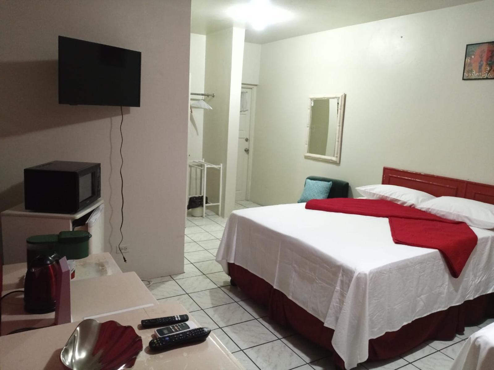 Ridgeway Guest House Монтего Бей Екстериор снимка