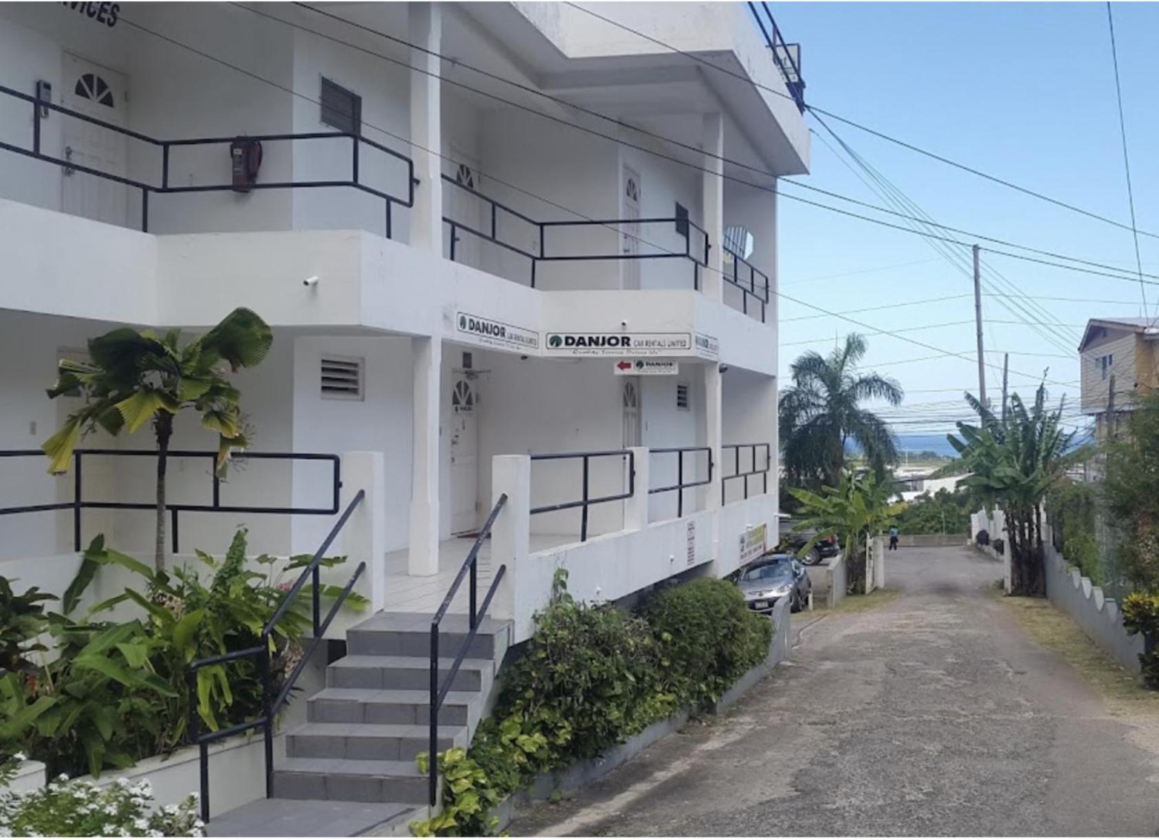 Ridgeway Guest House Монтего Бей Екстериор снимка